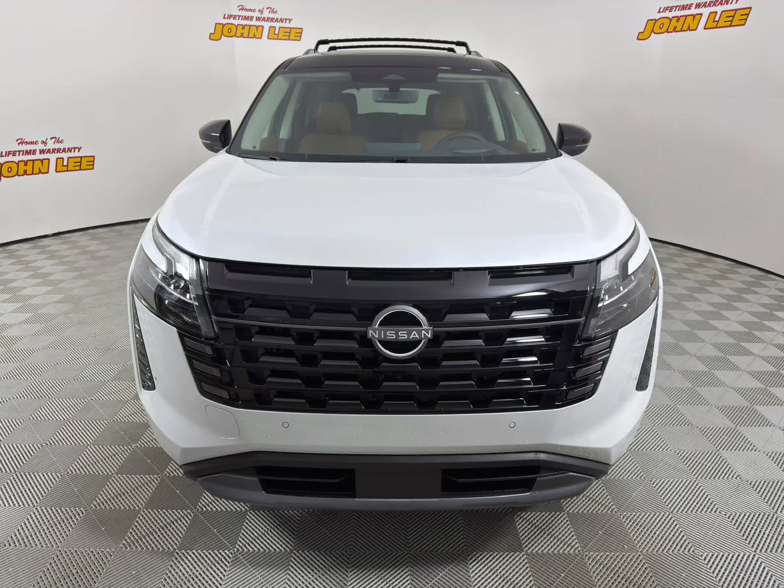 2026 Everest White Pearl Tricoat/Super Black Nissan Pathfinder Platinum 4X4 SUV