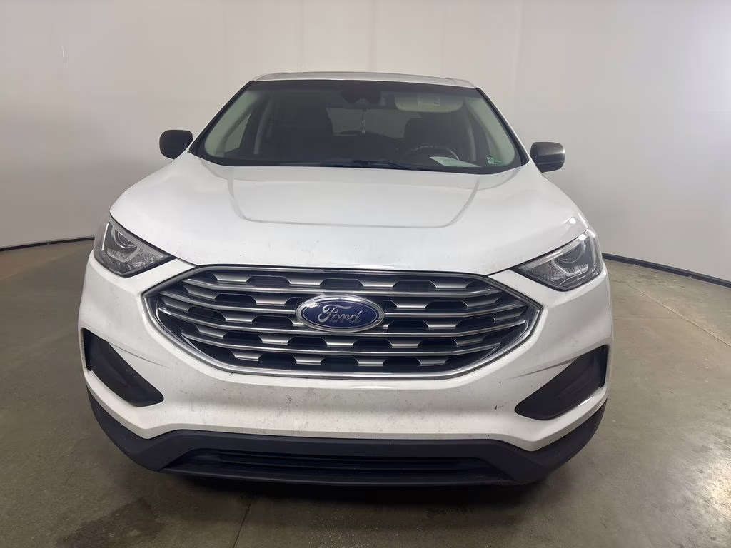 2020 Oxford White Ford Edge SE FWD SUV