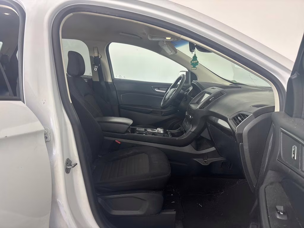 2020 Oxford White Ford Edge SE FWD SUV