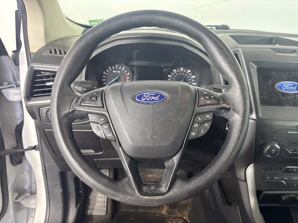 2020 Oxford White Ford Edge SE FWD SUV