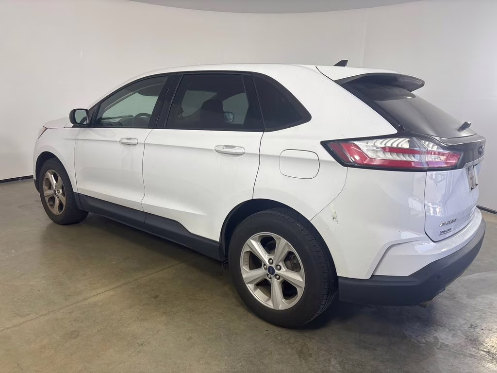 2020 Oxford White Ford Edge SE FWD SUV