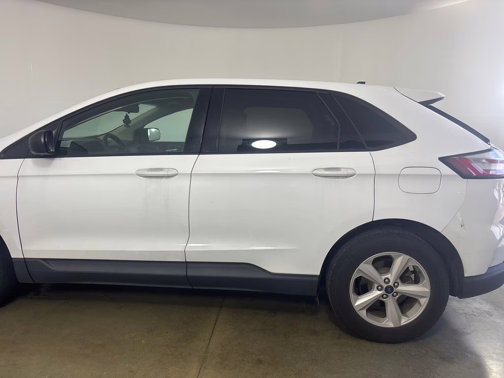 2020 Oxford White Ford Edge SE FWD SUV
