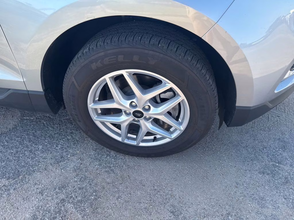 2024 Iconic Silver Metallic Ford Edge SEL AWD SUV