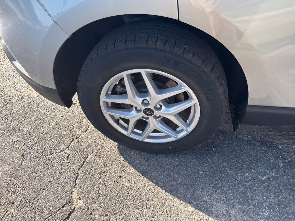 2024 Iconic Silver Metallic Ford Edge SEL AWD SUV