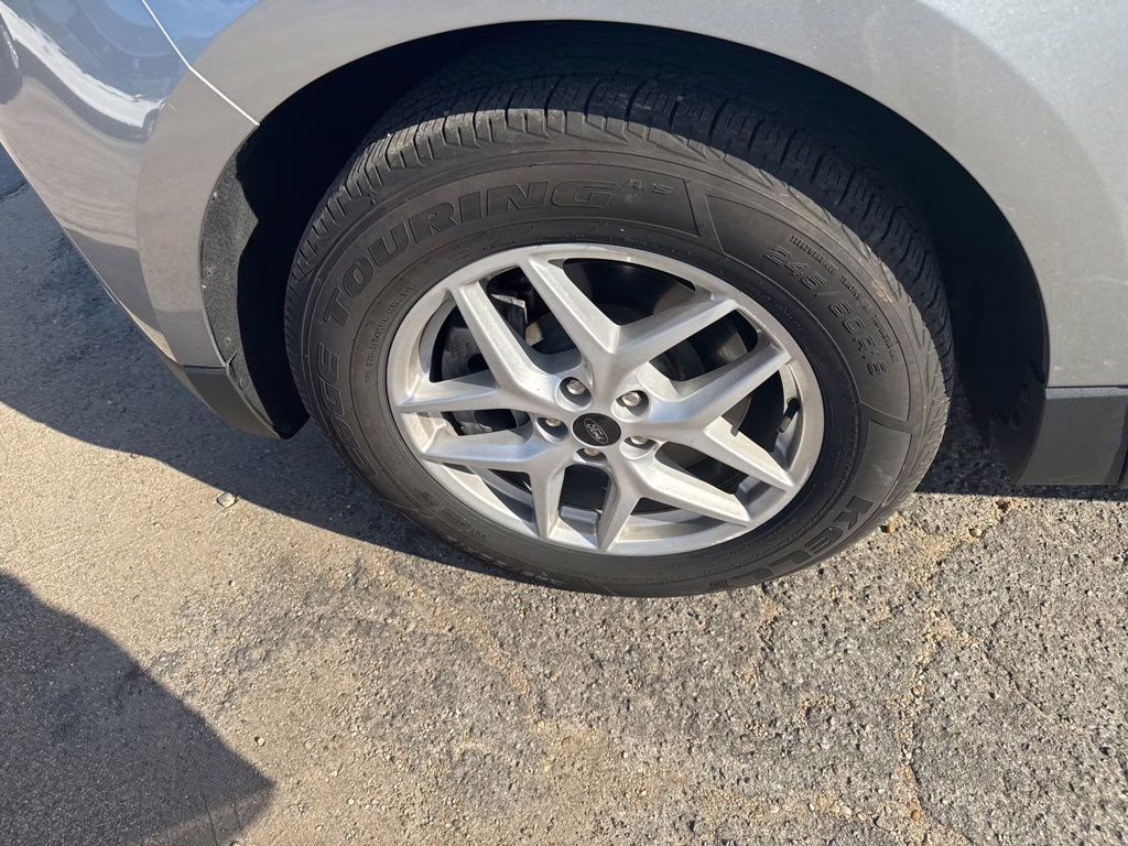 2024 Iconic Silver Metallic Ford Edge SEL AWD SUV