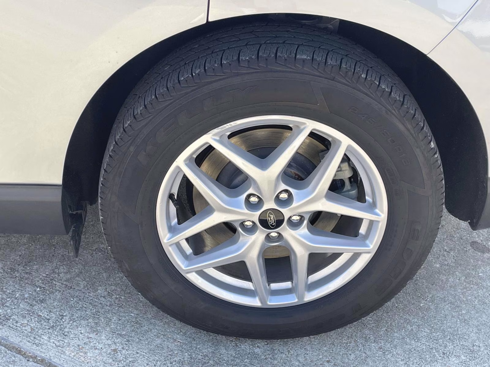 2024 Iconic Silver Metallic Ford Edge SEL AWD SUV