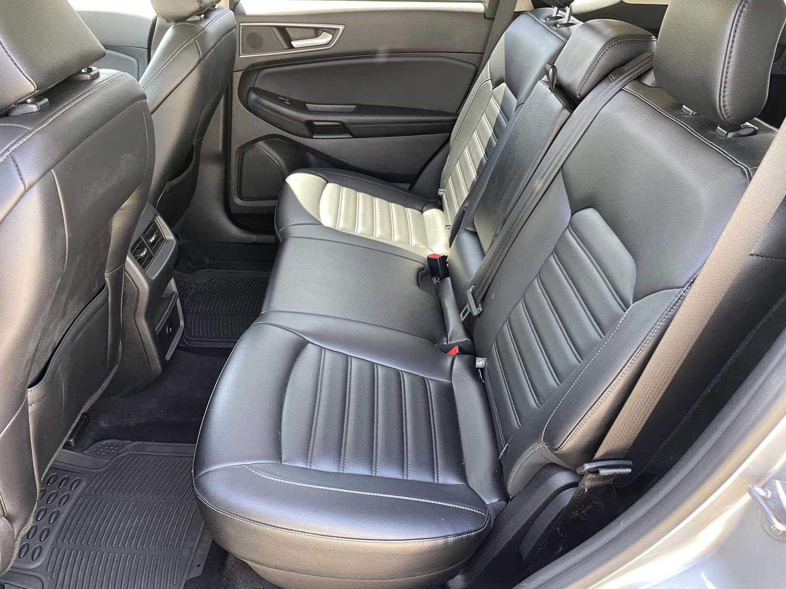 2024 Iconic Silver Metallic Ford Edge SEL AWD SUV