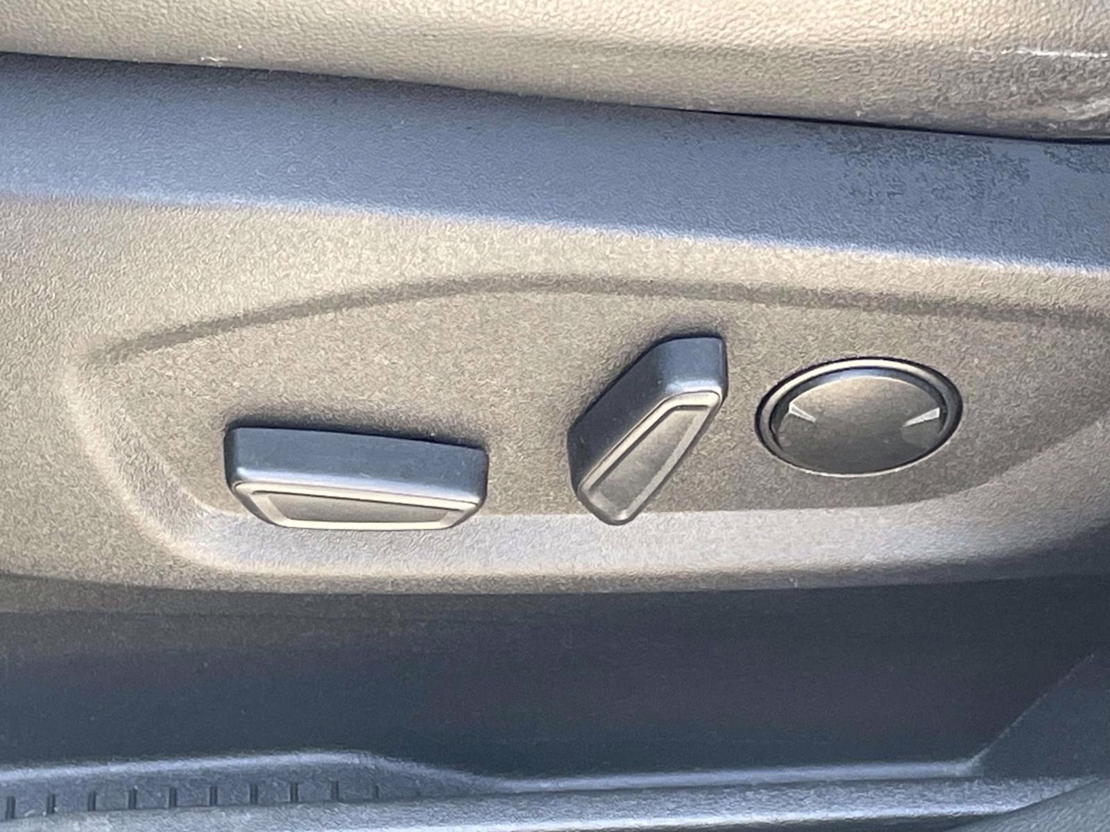 2024 Iconic Silver Metallic Ford Edge SEL AWD SUV