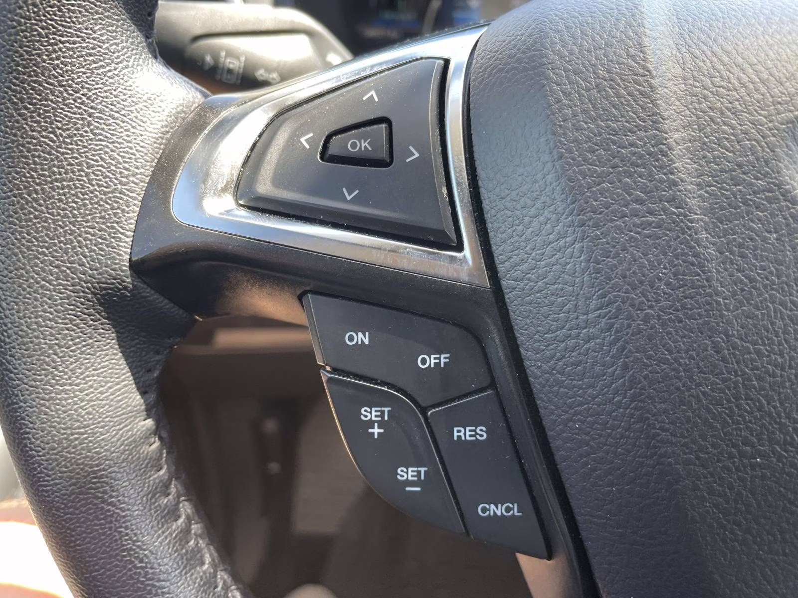 2024 Iconic Silver Metallic Ford Edge SEL AWD SUV