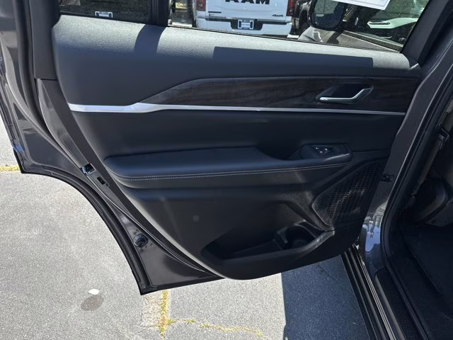 2026 Baltic Gray Metallic Clearcoat Jeep Grand Cherokee L Laredo Altitude RWD SUV