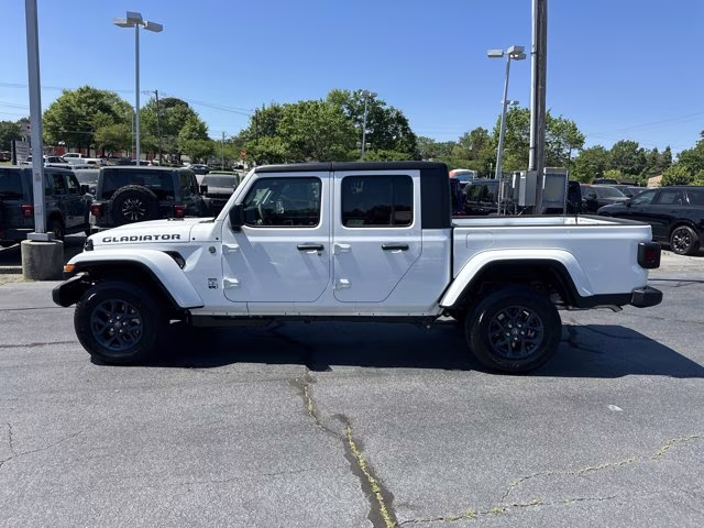 2026 Bright White Clearcoat Jeep Gladiator 85th Anniversary Edition 4X4 Truck