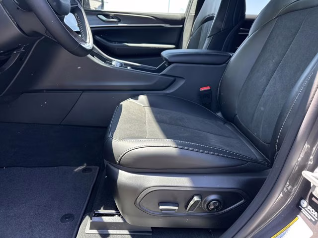 2026 Baltic Gray Metallic Clearcoat Jeep Grand Cherokee L Laredo Altitude RWD SUV