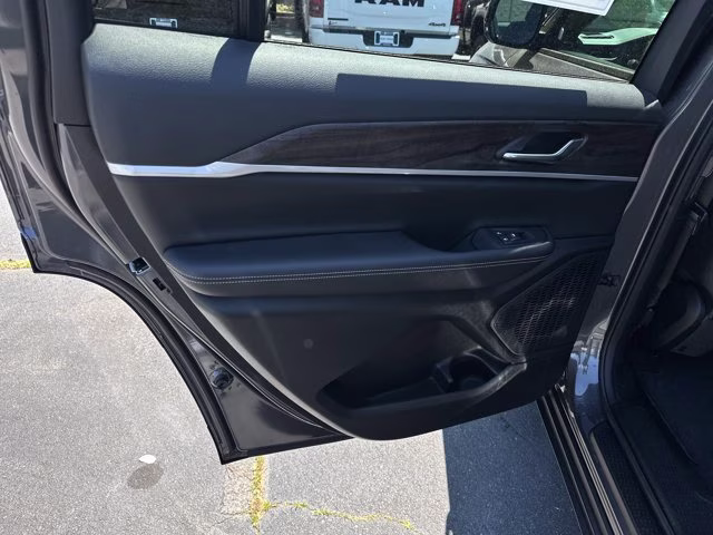 2026 Baltic Gray Metallic Clearcoat Jeep Grand Cherokee L Laredo Altitude RWD SUV