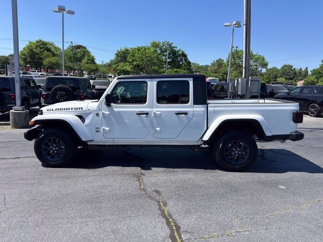 2026 Bright White Clearcoat Jeep Gladiator 85th Anniversary Edition 4X4 Truck
