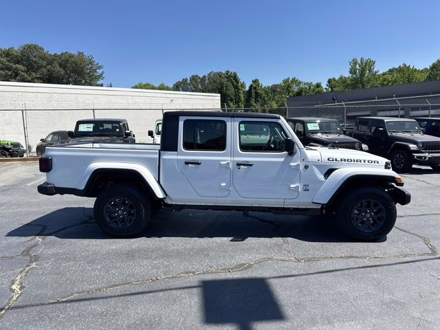 2026 Bright White Clearcoat Jeep Gladiator 85th Anniversary Edition 4X4 Truck