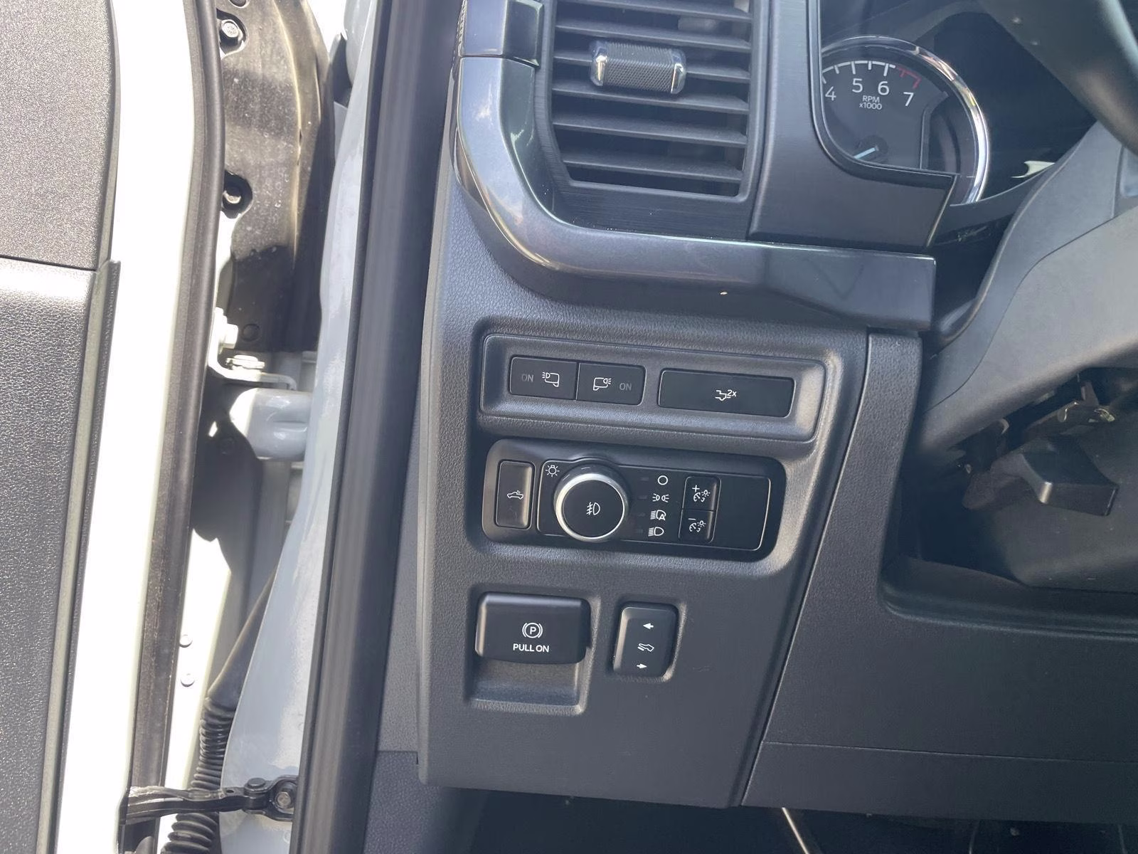 2023 Avalanche Gray Ford F-150 XLT 4X4 Truck