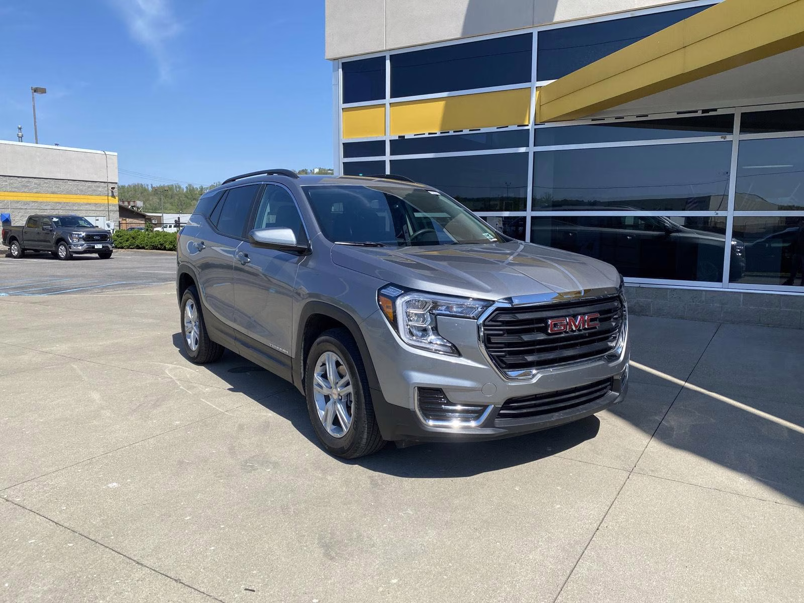 2024 Sterling Metallic GMC Terrain SLE FWD SUV