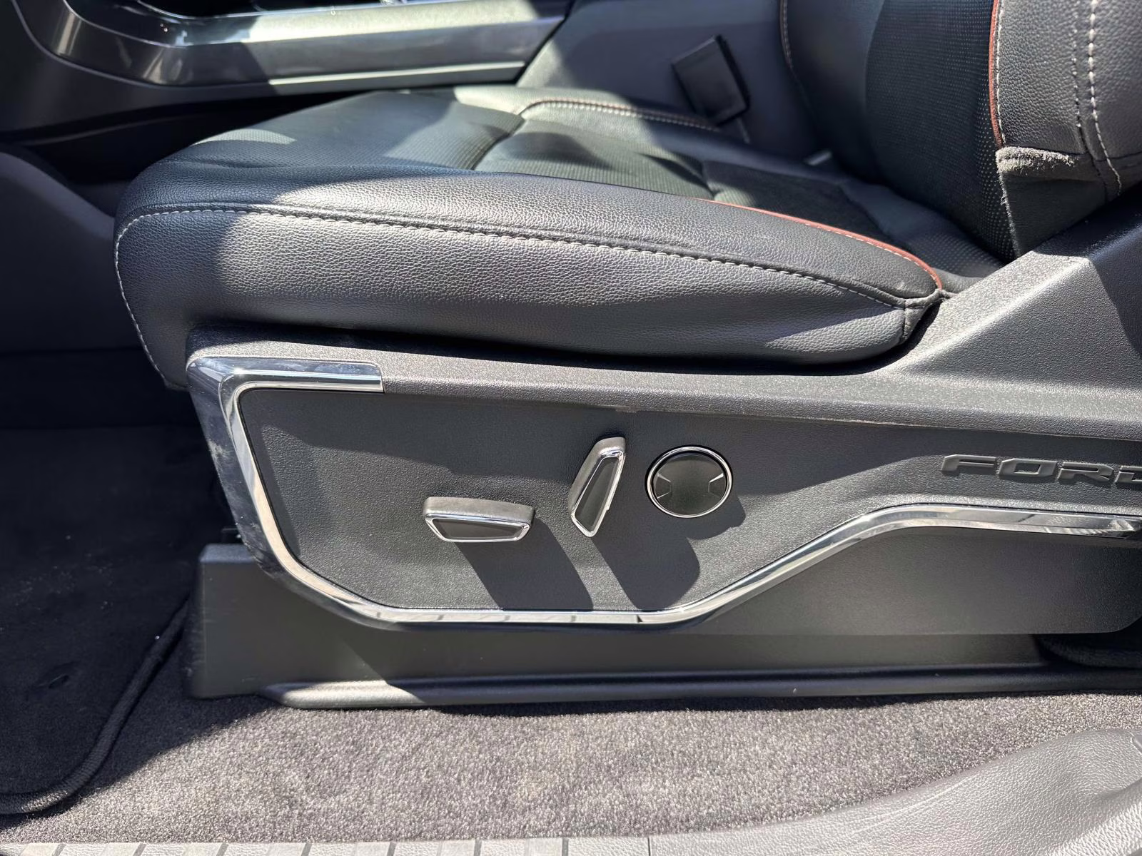 2023 Star White Metallic Tri-Coat Ford F-150 LARIAT 4WD SuperCrew 5.5' Box 4X4 Truck