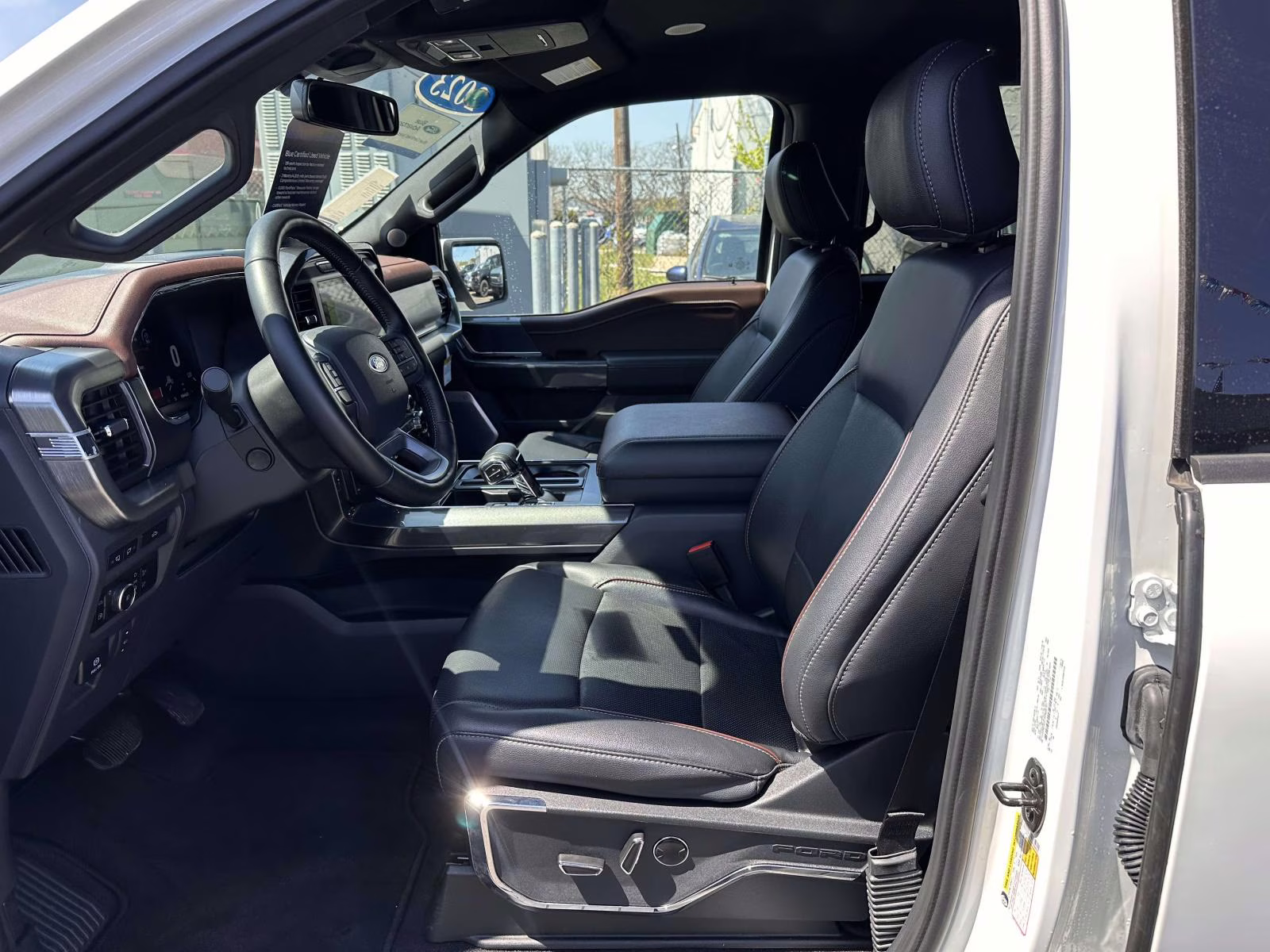 2023 Star White Metallic Tri-Coat Ford F-150 LARIAT 4WD SuperCrew 5.5' Box 4X4 Truck