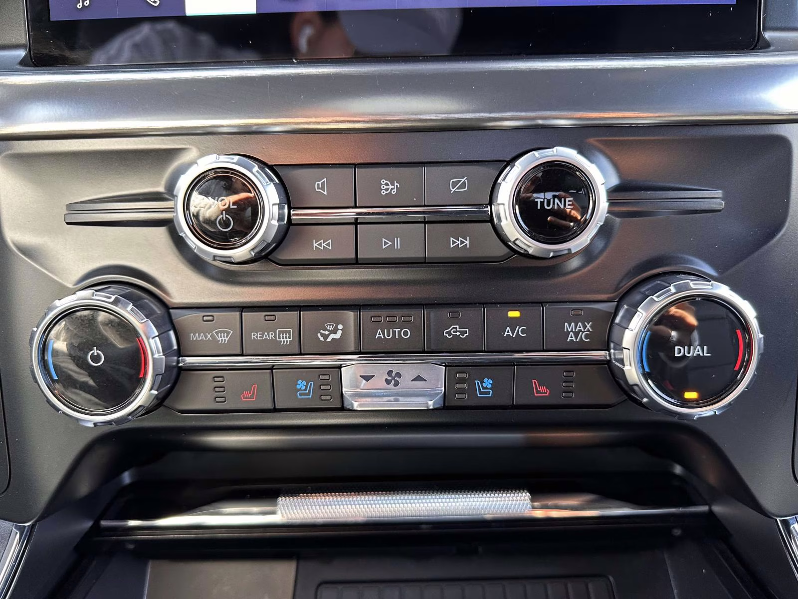 2023 Star White Metallic Tri-Coat Ford F-150 LARIAT 4WD SuperCrew 5.5' Box 4X4 Truck