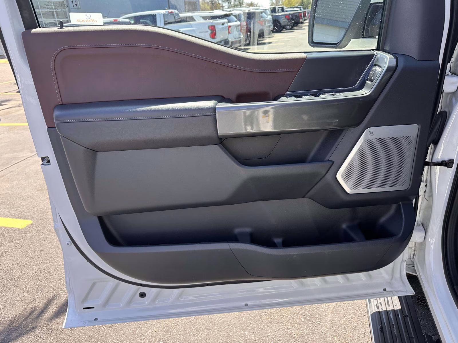 2023 Star White Metallic Tri-Coat Ford F-150 LARIAT 4WD SuperCrew 5.5' Box 4X4 Truck