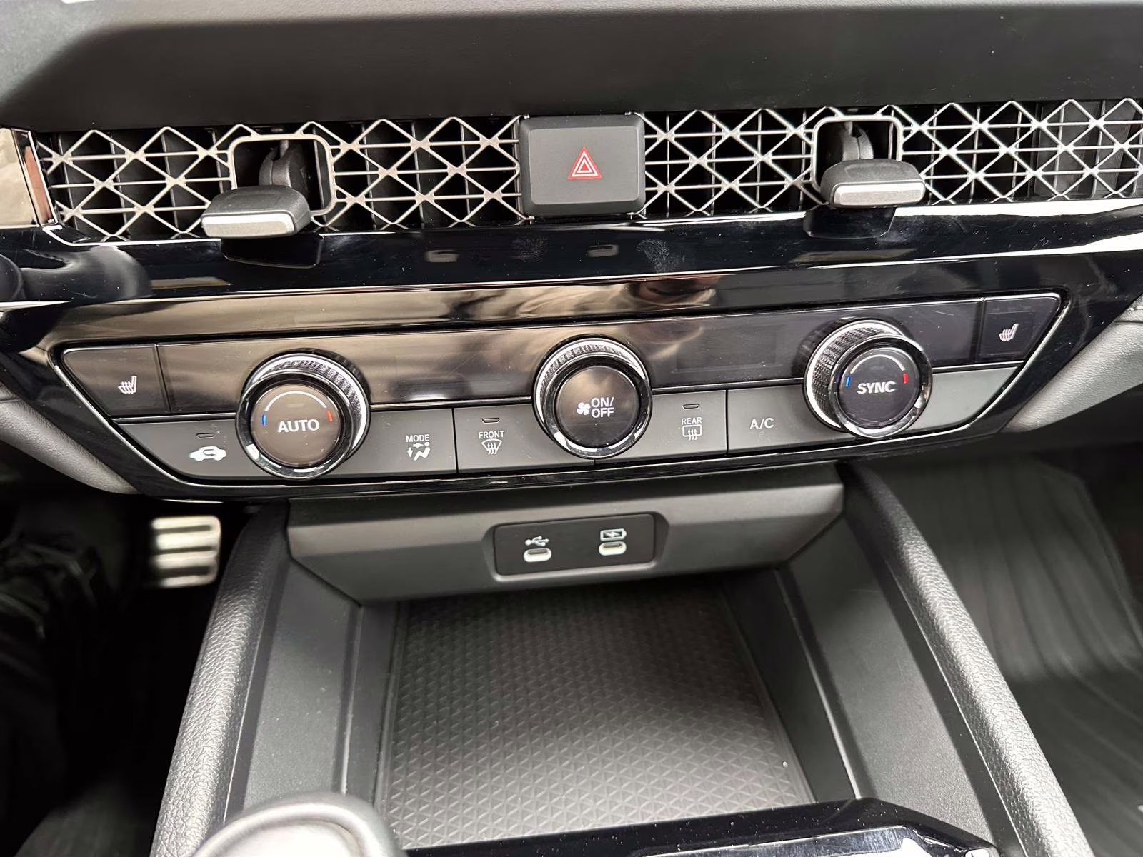 2023 Platinum White Pearl Honda Accord Hybrid Sport-L Sedan FWD Sedan