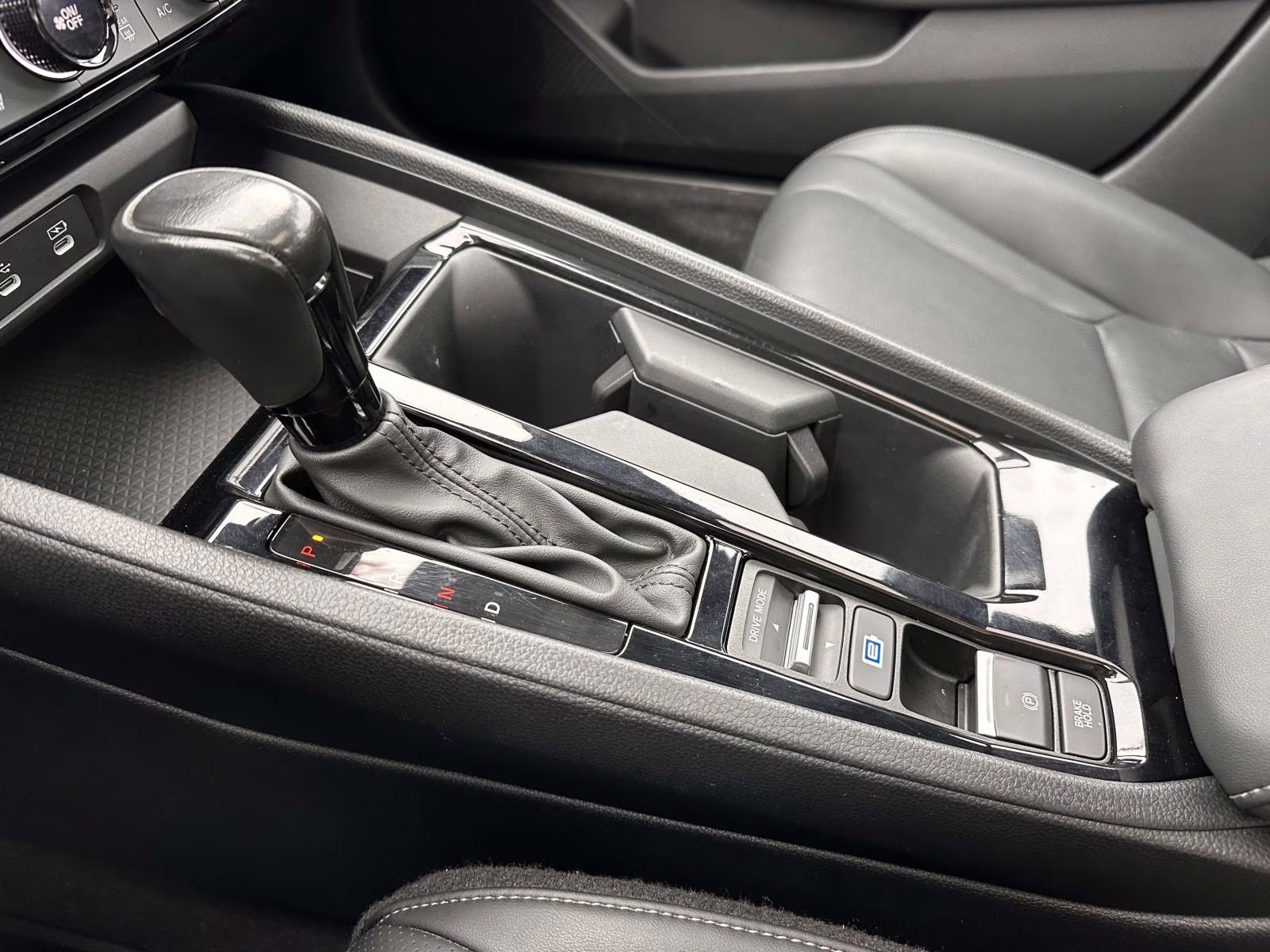 2023 Platinum White Pearl Honda Accord Hybrid Sport-L Sedan FWD Sedan