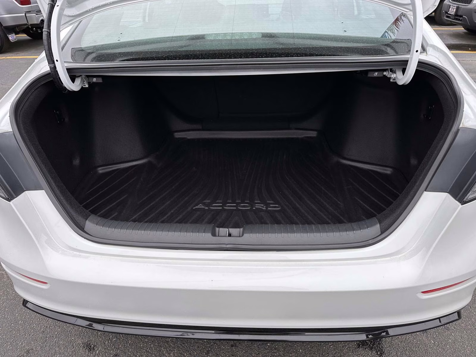2023 Platinum White Pearl Honda Accord Hybrid Sport-L Sedan FWD Sedan