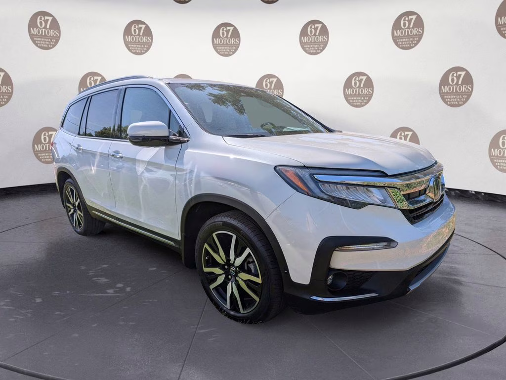 2022 White Honda Pilot Touring FWD SUV