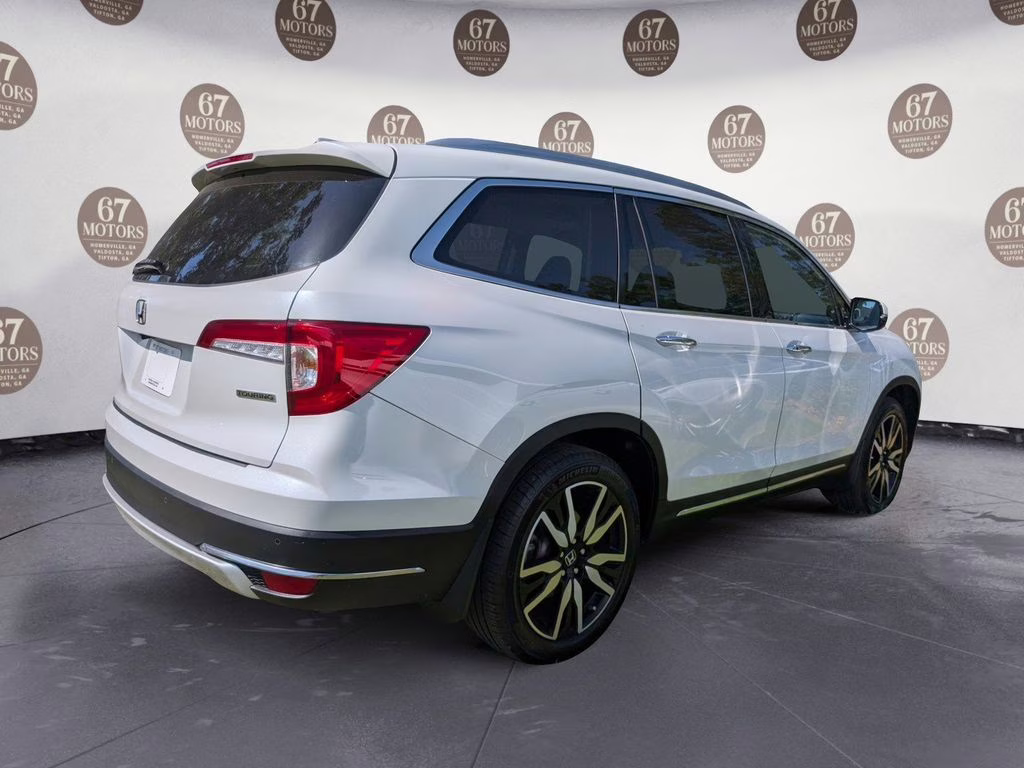 2022 White Honda Pilot Touring FWD SUV