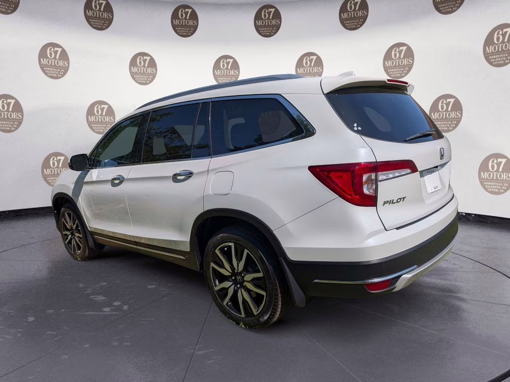 2022 White Honda Pilot Touring FWD SUV