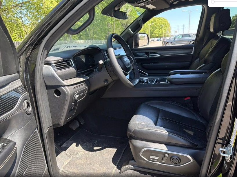 2024 Diamond Black Crystal Pearlcoat Jeep Wagoneer L Series II 4X4 SUV