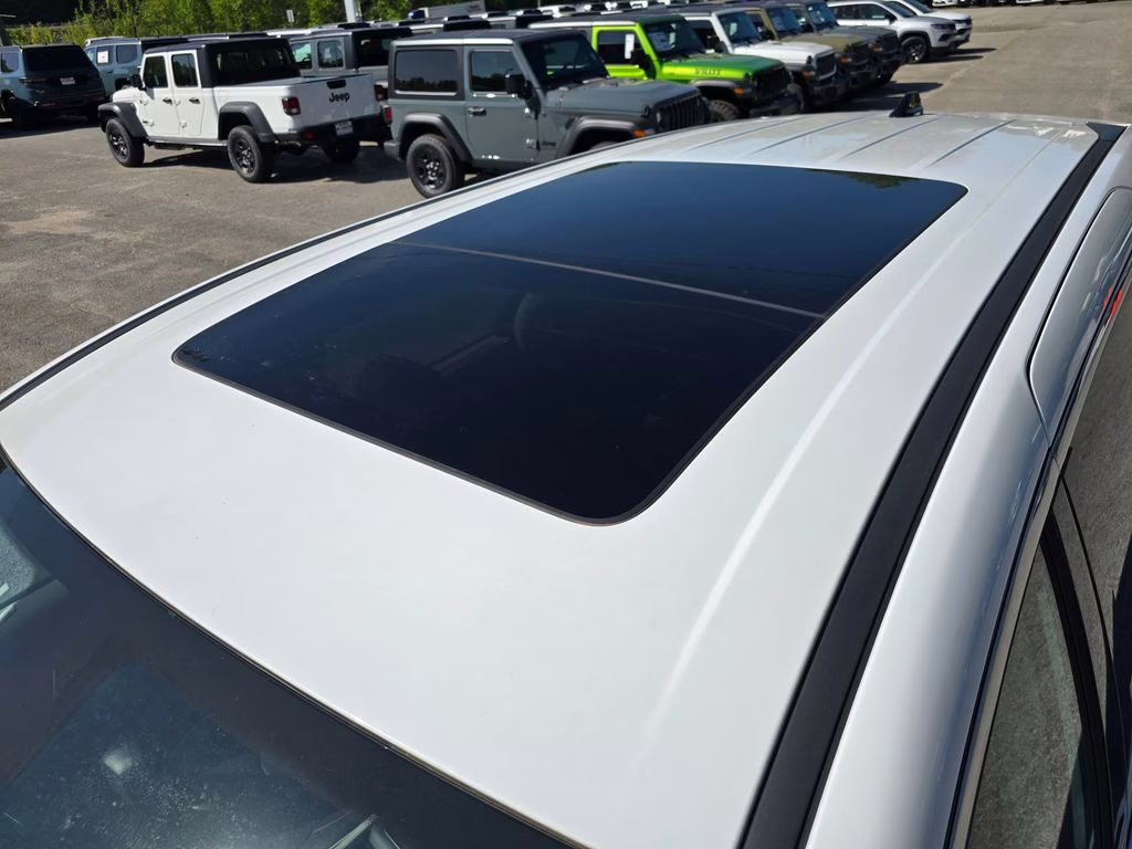 2024 Bright White Clearcoat Chrysler Pacifica Limited FWD Van