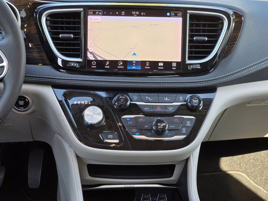 2024 Bright White Clearcoat Chrysler Pacifica Limited FWD Van