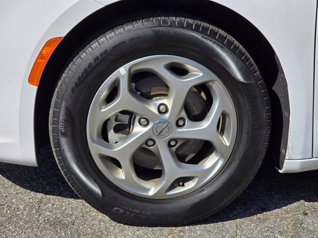 2024 Bright White Clearcoat Chrysler Pacifica Limited FWD Van
