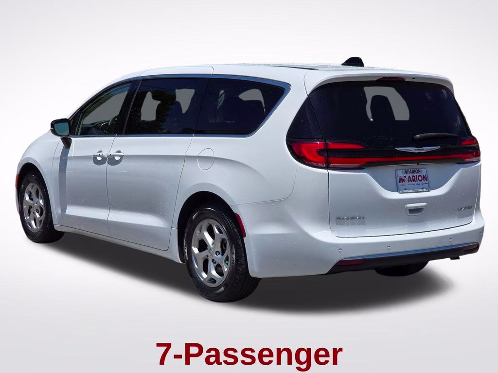 2024 Bright White Clearcoat Chrysler Pacifica Limited FWD Van