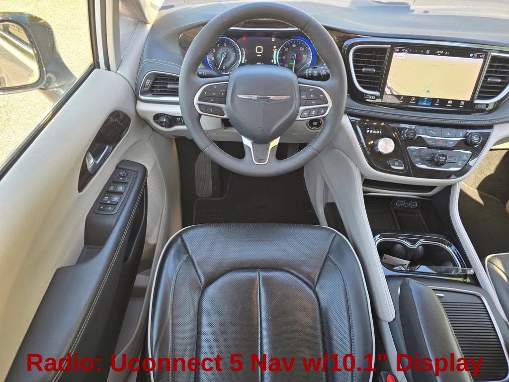 2024 Bright White Clearcoat Chrysler Pacifica Limited FWD Van