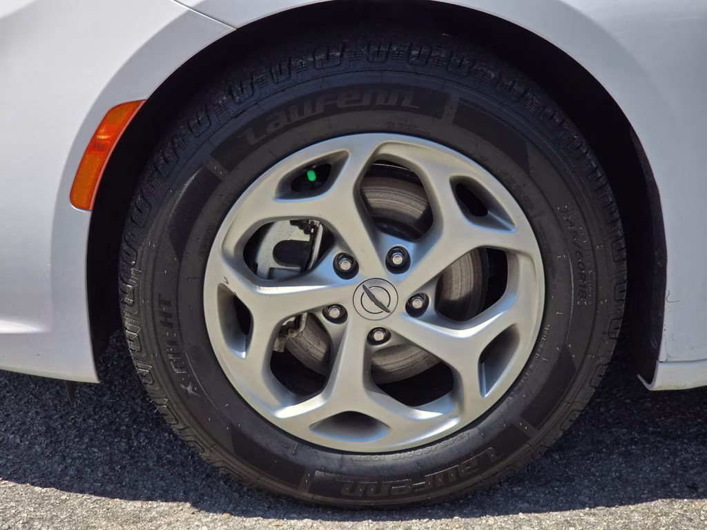 2024 Bright White Clearcoat Chrysler Pacifica Limited FWD Van