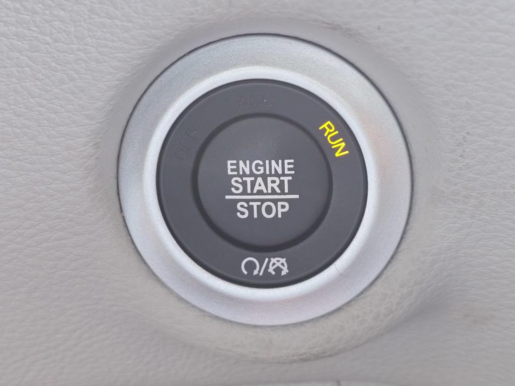 2024 Bright White Clearcoat Chrysler Pacifica Limited FWD Van