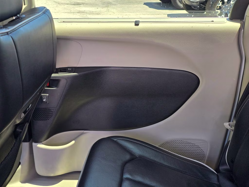 2024 Bright White Clearcoat Chrysler Pacifica Limited FWD Van