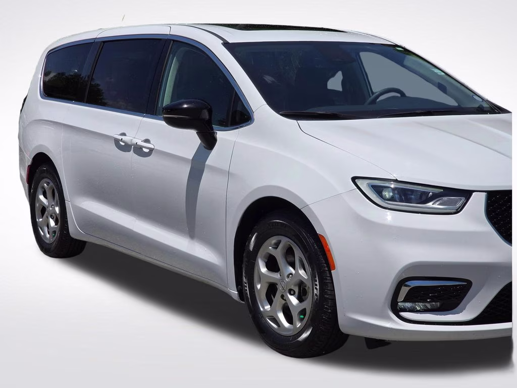 2024 Bright White Clearcoat Chrysler Pacifica Limited FWD Van