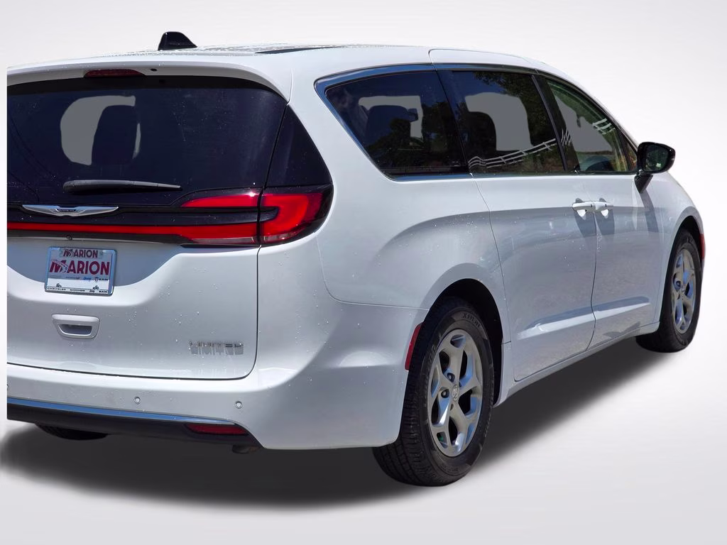 2024 Bright White Clearcoat Chrysler Pacifica Limited FWD Van