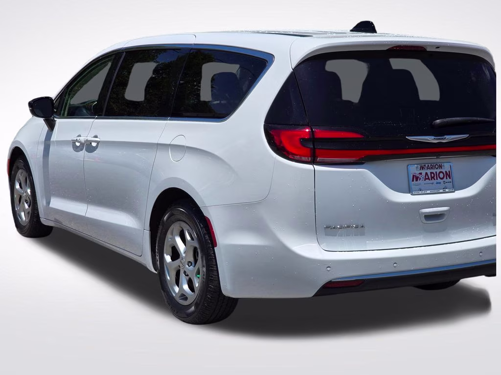 2024 Bright White Clearcoat Chrysler Pacifica Limited FWD Van