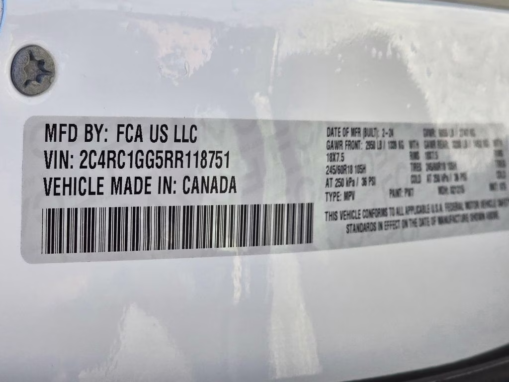 2024 Bright White Clearcoat Chrysler Pacifica Limited FWD Van
