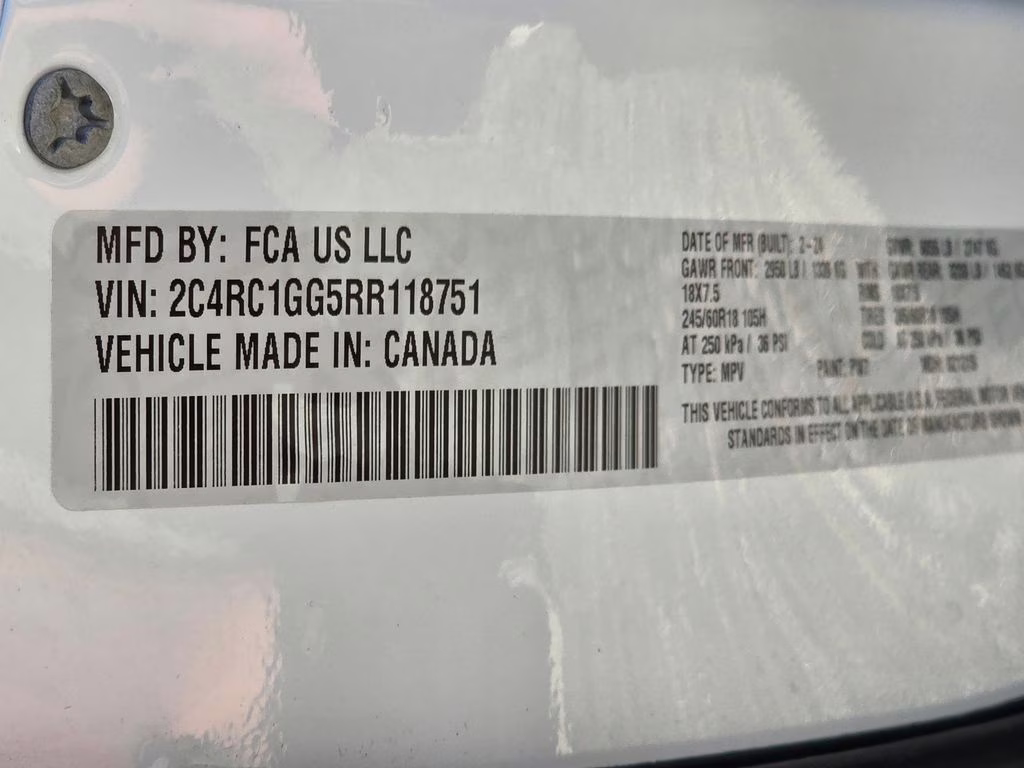2024 Bright White Clearcoat Chrysler Pacifica Limited FWD Van