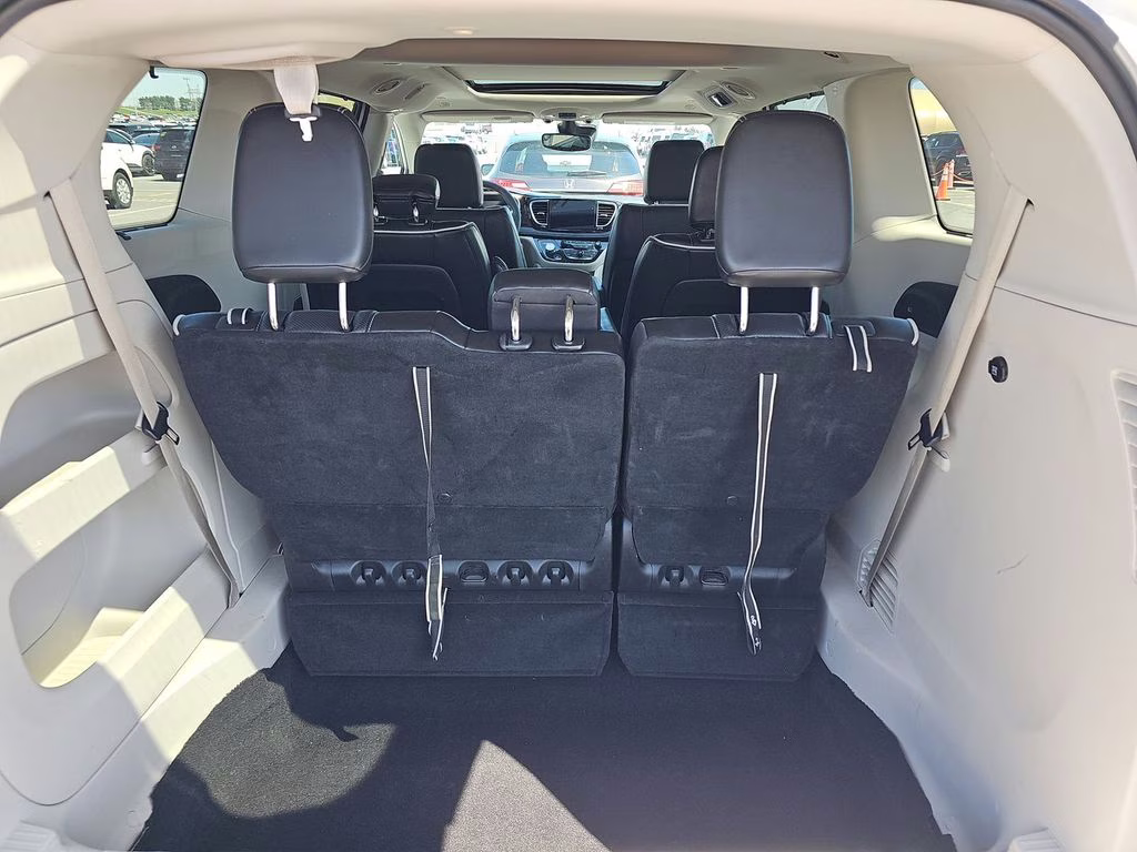 2024 Bright White Clearcoat Chrysler Pacifica Limited FWD Van