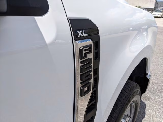 2023 Oxford White Ford Super Duty F-250 SRW XL 4X4 Truck