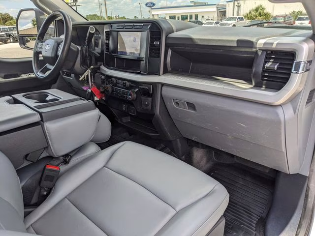 2023 Oxford White Ford Super Duty F-250 SRW XL 4X4 Truck
