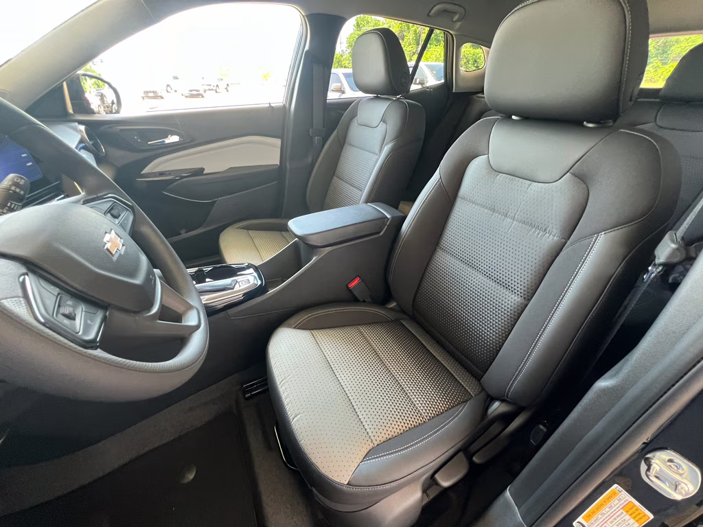 2026 Mosaic Black Metallic Chevrolet Trax LT FWD SUV