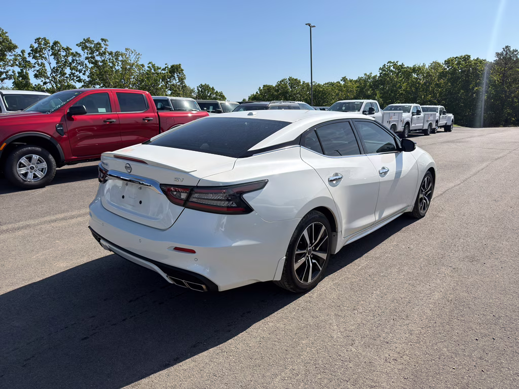 2023 Pearl White Tricoat Nissan Maxima SV FWD Sedan